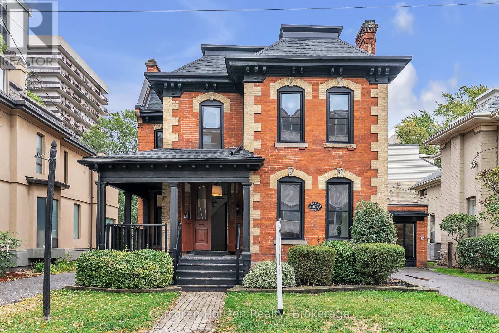 5 - 203 Macnab Street S, Hamilton (Durand), ON