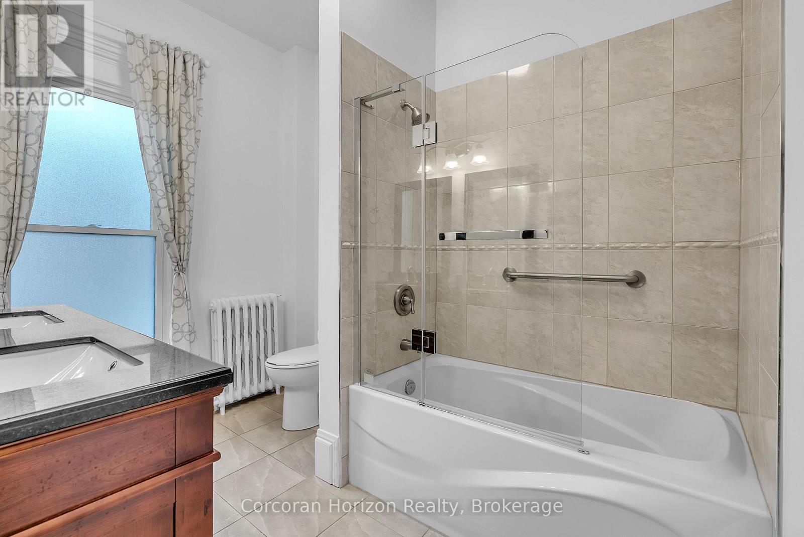 5 - 203 Macnab Street S, Hamilton (Durand), ON