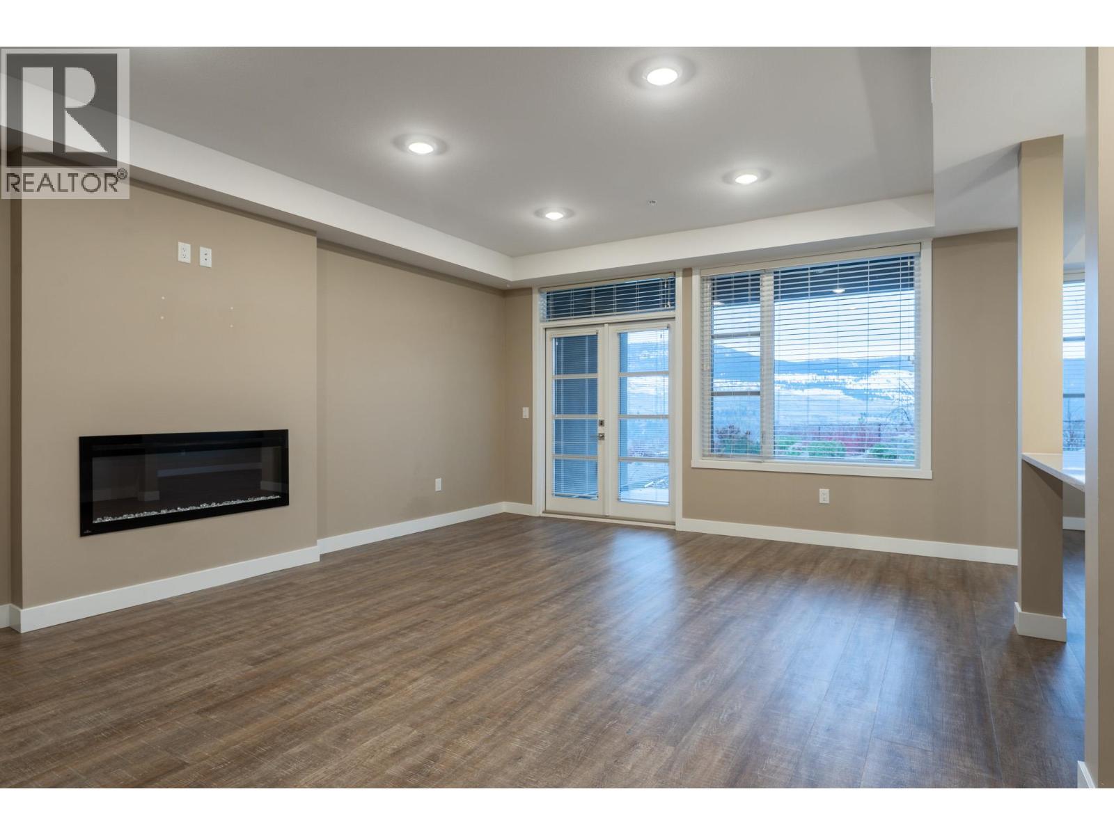 9700 Santina Road Unit# 5, Lake Country, BC - Indoor With Fireplace