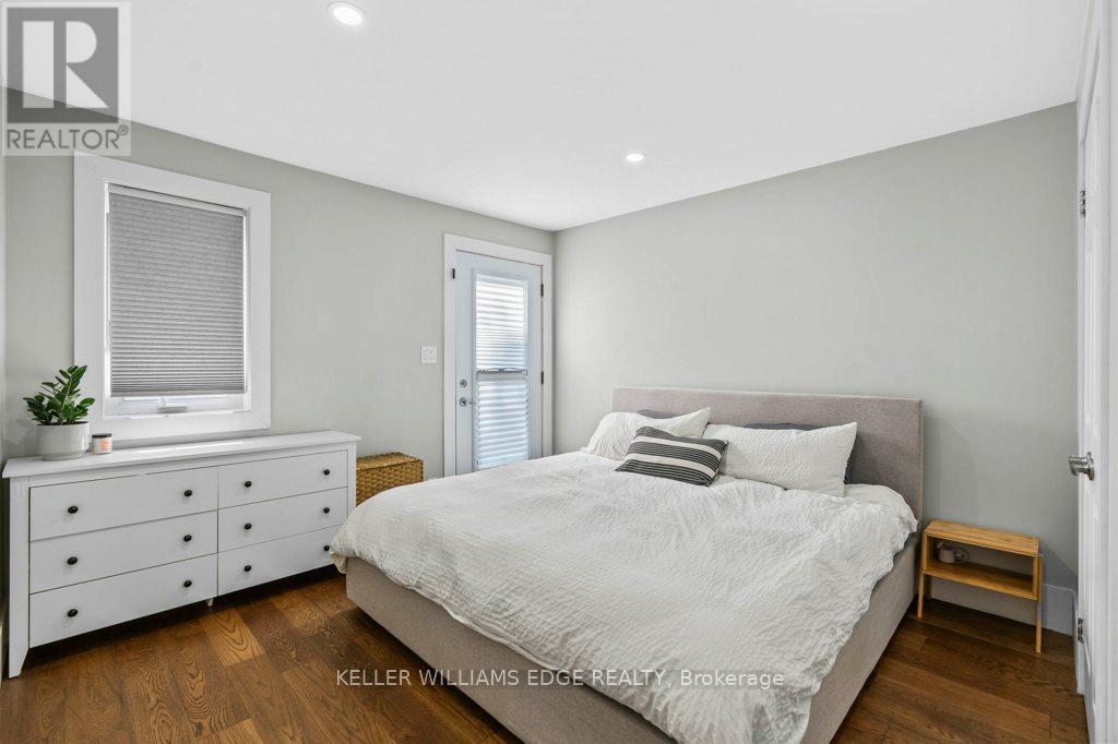 18 Park Row N, Hamilton, ON - Indoor Photo Showing Bedroom