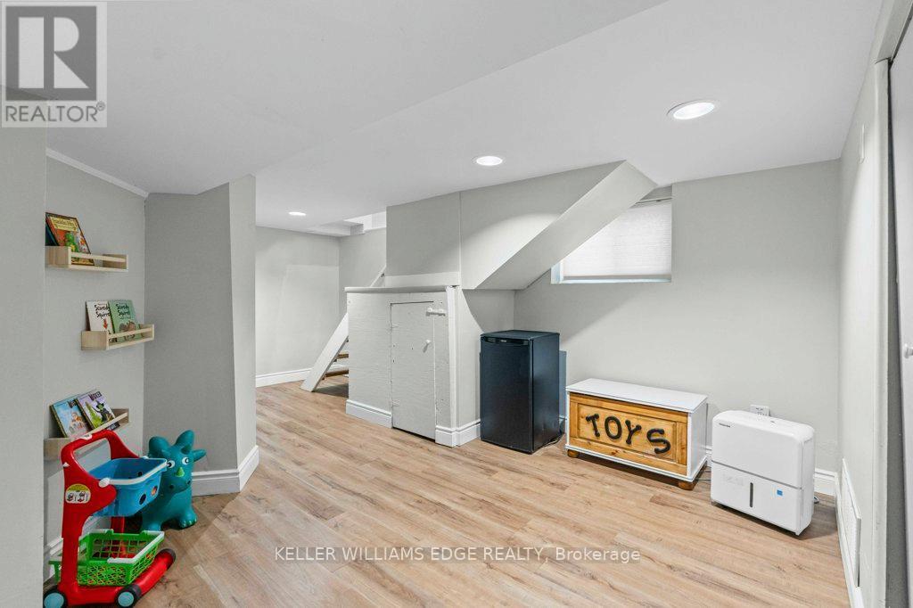 18 Park Row N, Hamilton, ON - Indoor Photo Showing Other Room