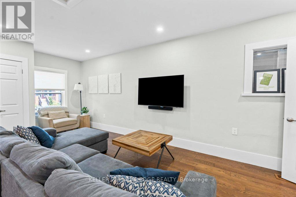 18 Park Row N, Hamilton, ON - Indoor Photo Showing Living Room