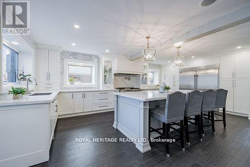 14 Balsdon Crescent, Whitby (Lynde Creek), ON - Indoor Photo Showing Kitchen With Upgraded Kitchen