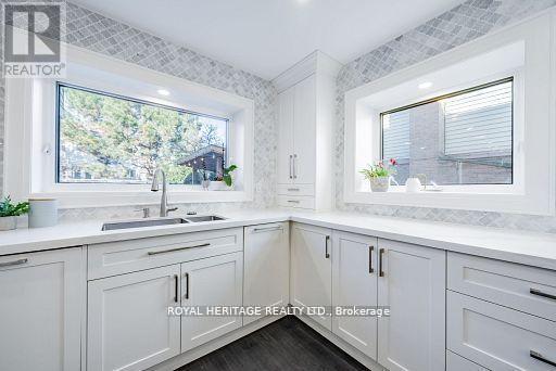 14 Balsdon Crescent, Whitby (Lynde Creek), ON - Indoor Photo Showing Kitchen