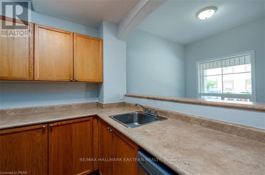 801 - 246 Spillsbury Drive, Peterborough West (South), ON - Indoor Photo Showing Kitchen