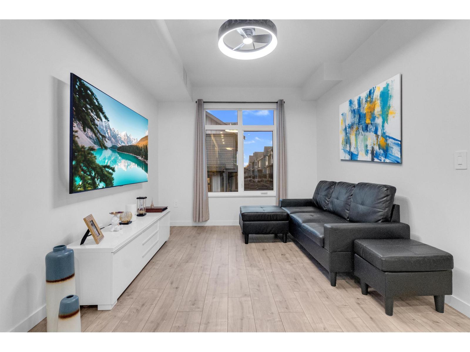 226 6951 204 Street, Langley, BC - Indoor Photo Showing Living Room