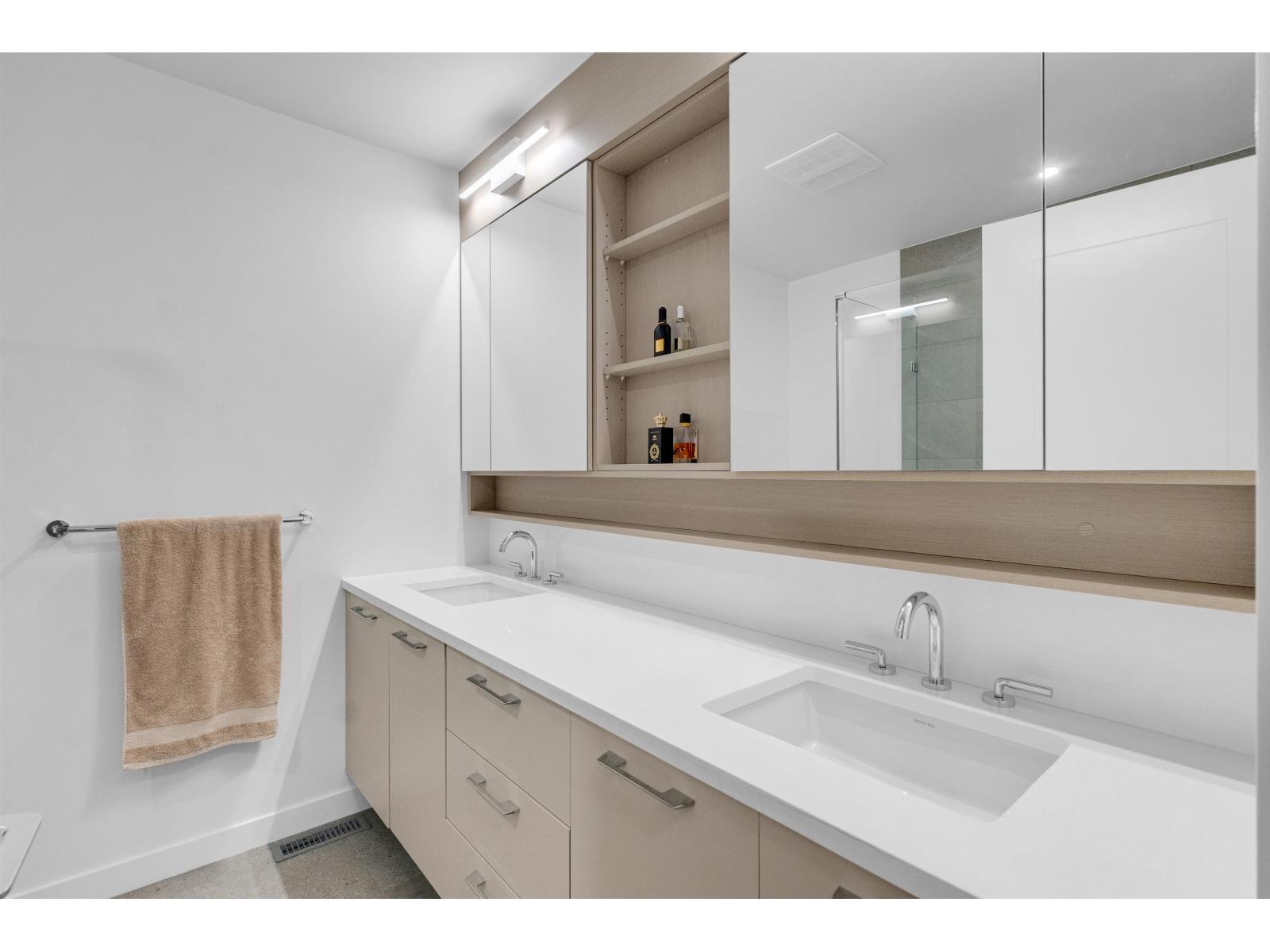 226 6951 204 Street, Langley, BC - Indoor Photo Showing Bathroom