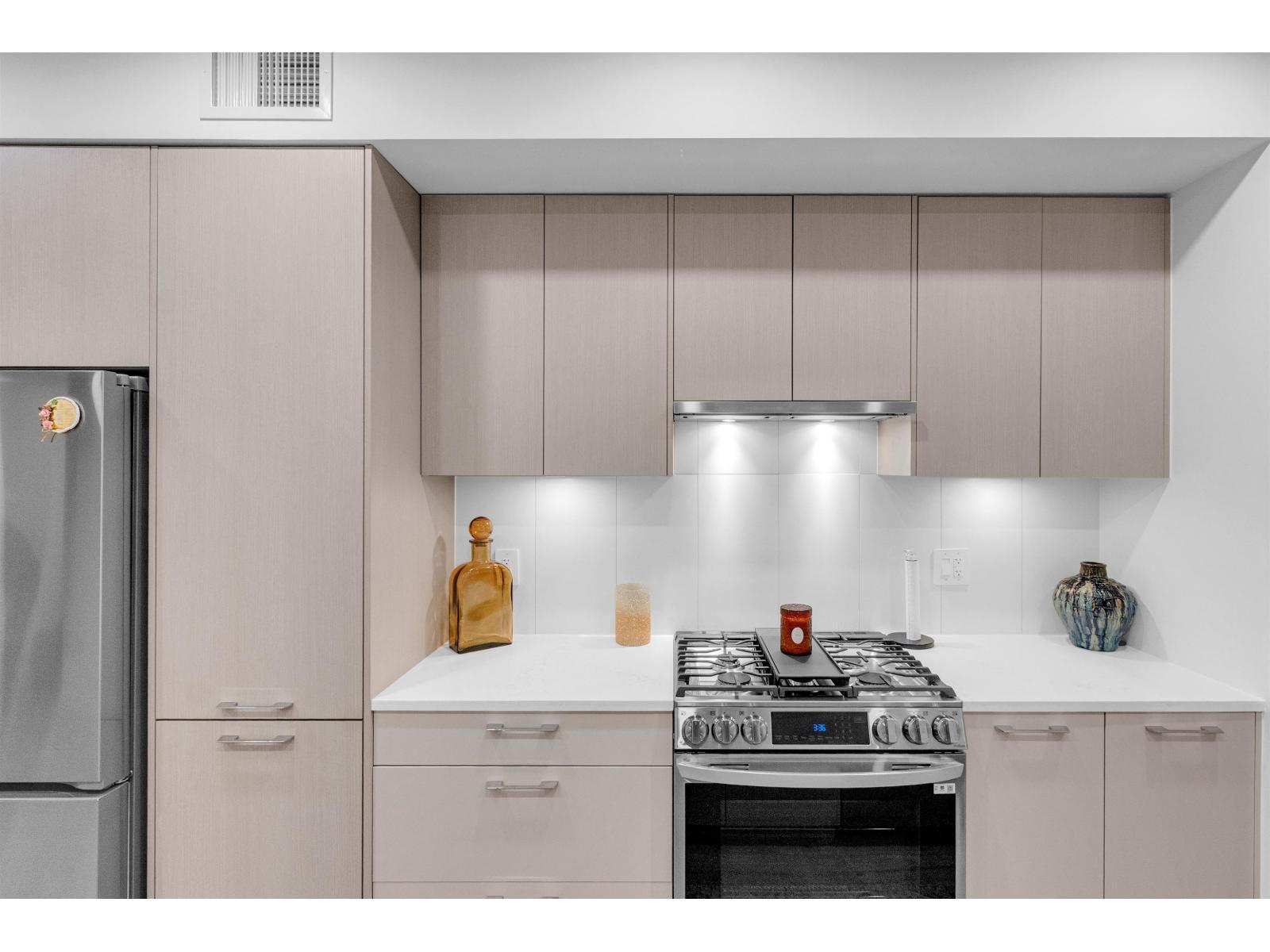 226 6951 204 Street, Langley, BC - Indoor Photo Showing Kitchen With Upgraded Kitchen