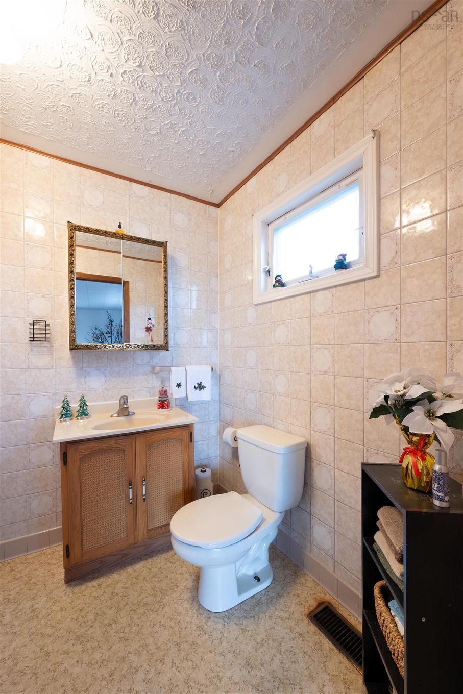 87 Pool Road, Sheet Harbour, NS