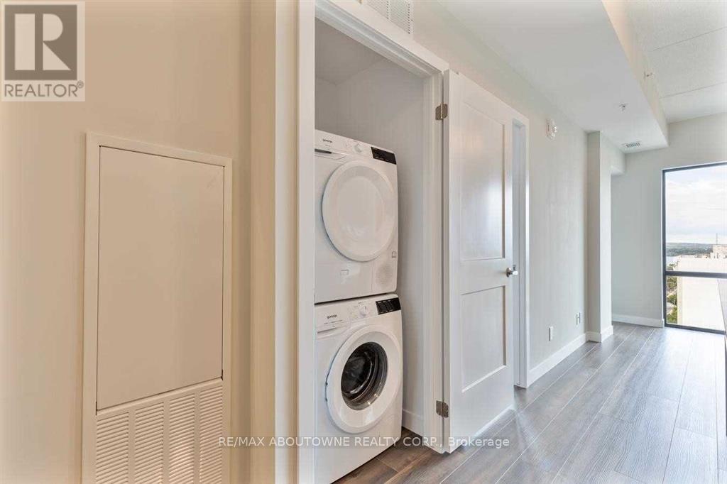 1509 - 15 Queen Street S, Hamilton, ON - Indoor Photo Showing Laundry Room