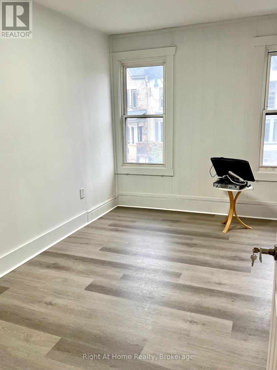 Upper - 275 Main Street W, Hamilton (Kirkendall), ON - Indoor Photo Showing Other Room