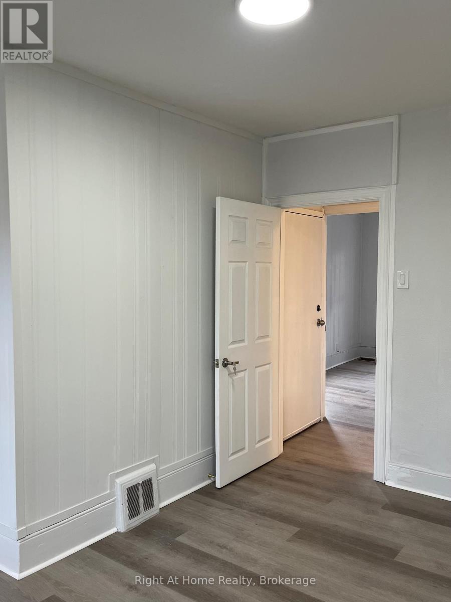 Upper - 275 Main Street W, Hamilton (Kirkendall), ON - Indoor Photo Showing Other Room