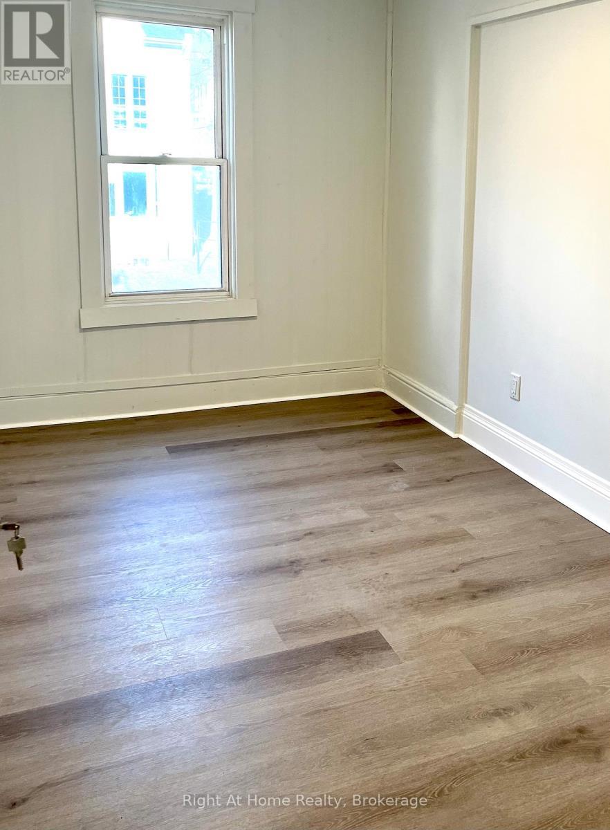 Upper - 275 Main Street W, Hamilton (Kirkendall), ON - Indoor Photo Showing Other Room