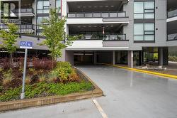 View of apartment building / complex -