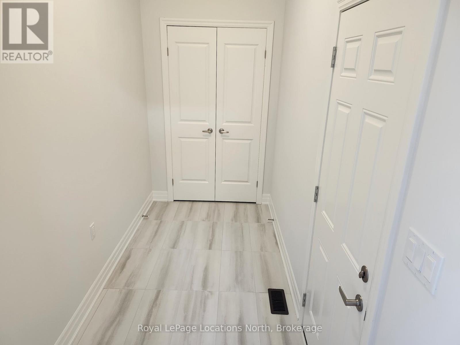 Mudroom off the garage - 158 Union Boulevard, Wasaga Beach, ON - Indoor Photo Showing Other Room