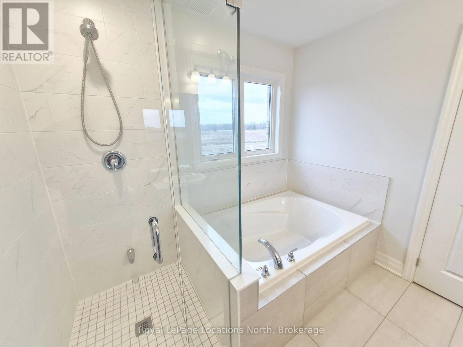 Primary en-suite - 158 Union Boulevard, Wasaga Beach, ON - Indoor Photo Showing Bathroom