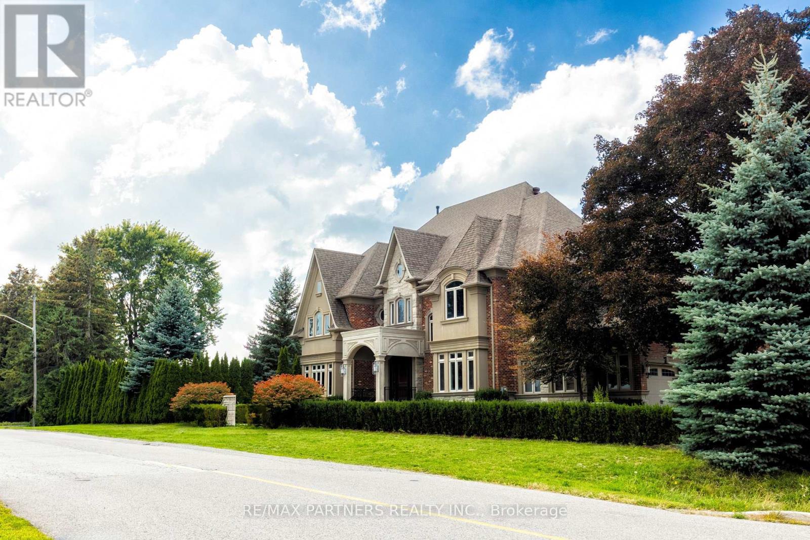 68 Maple Grove Avenue, Richmond Hill, ON - Outdoor With Facade