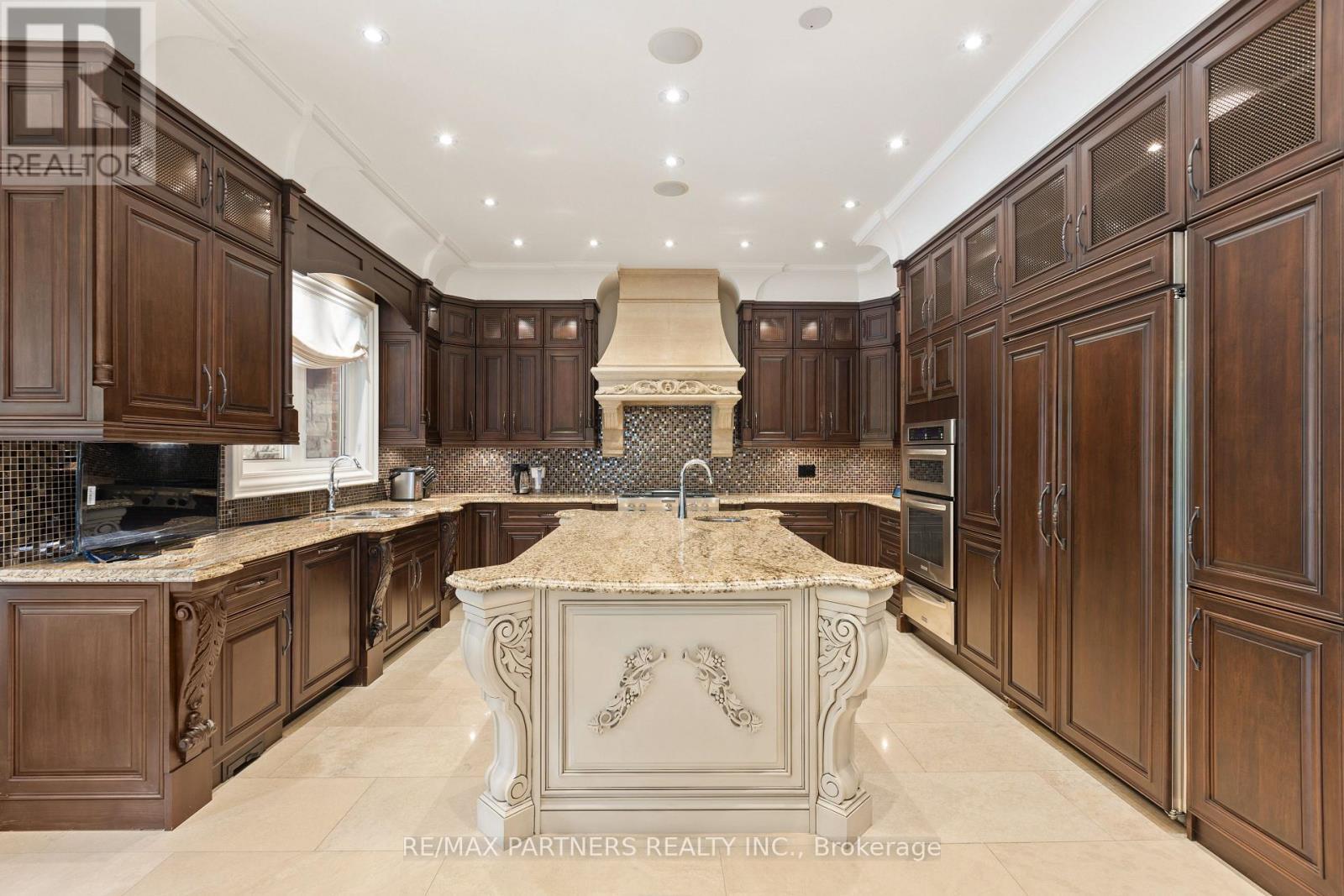 68 Maple Grove Avenue, Richmond Hill, ON - Indoor Photo Showing Kitchen With Upgraded Kitchen