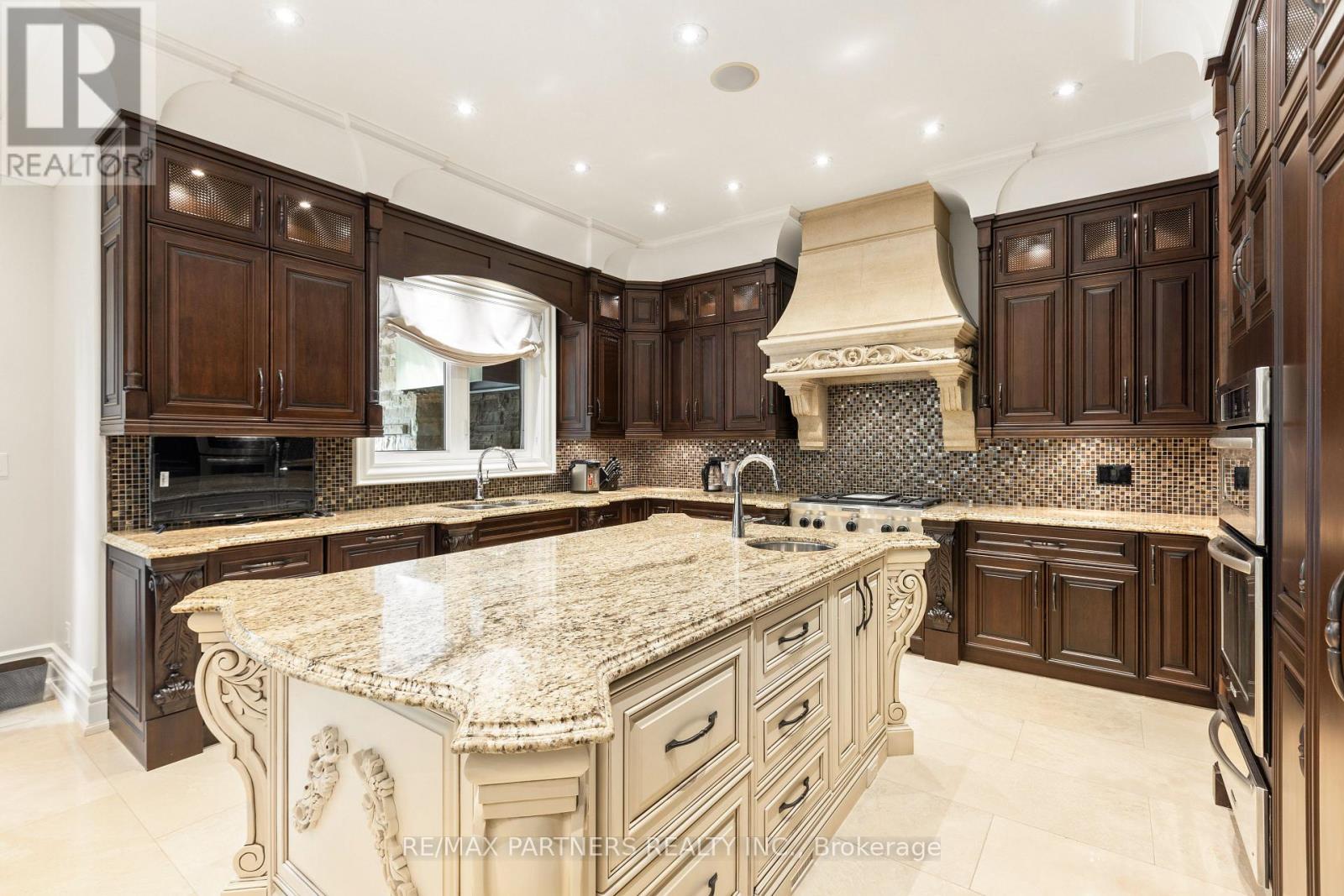 68 Maple Grove Avenue, Richmond Hill, ON - Indoor Photo Showing Kitchen With Upgraded Kitchen