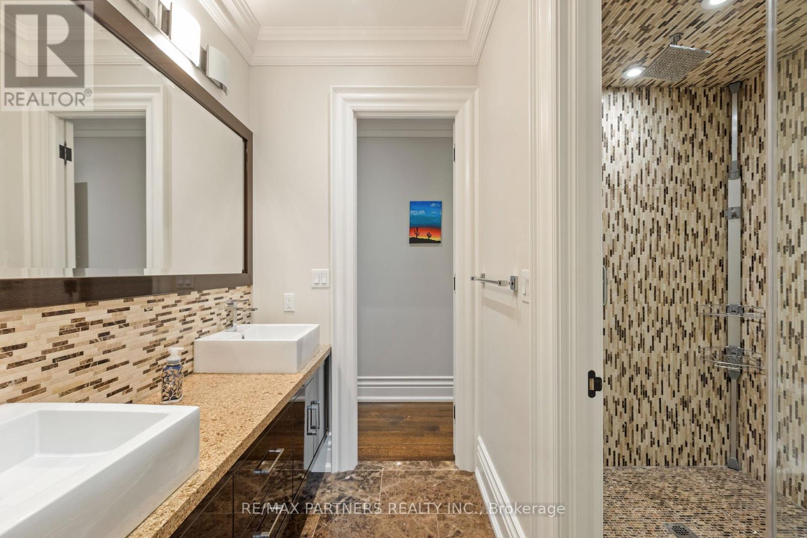 68 Maple Grove Avenue, Richmond Hill, ON - Indoor Photo Showing Bathroom
