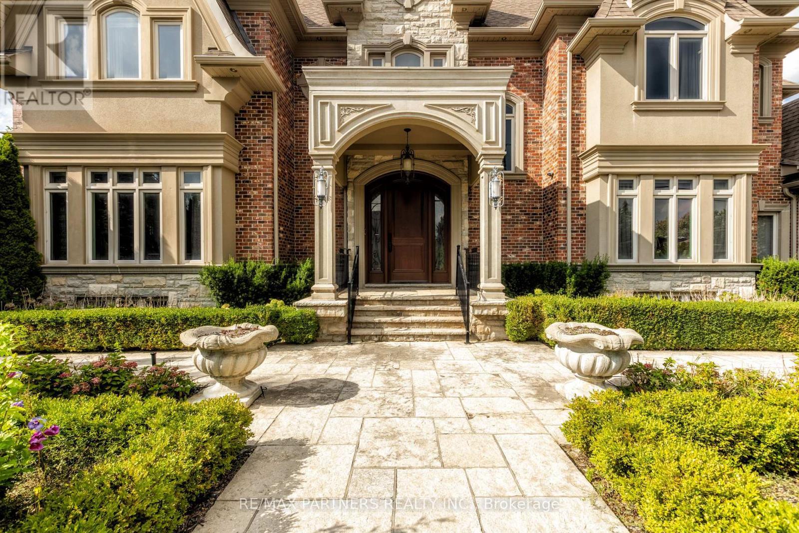 68 Maple Grove Avenue, Richmond Hill, ON - Outdoor With Facade