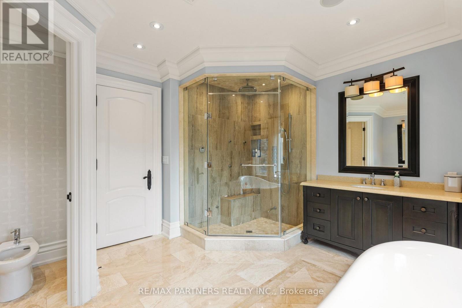 68 Maple Grove Avenue, Richmond Hill, ON - Indoor Photo Showing Bathroom