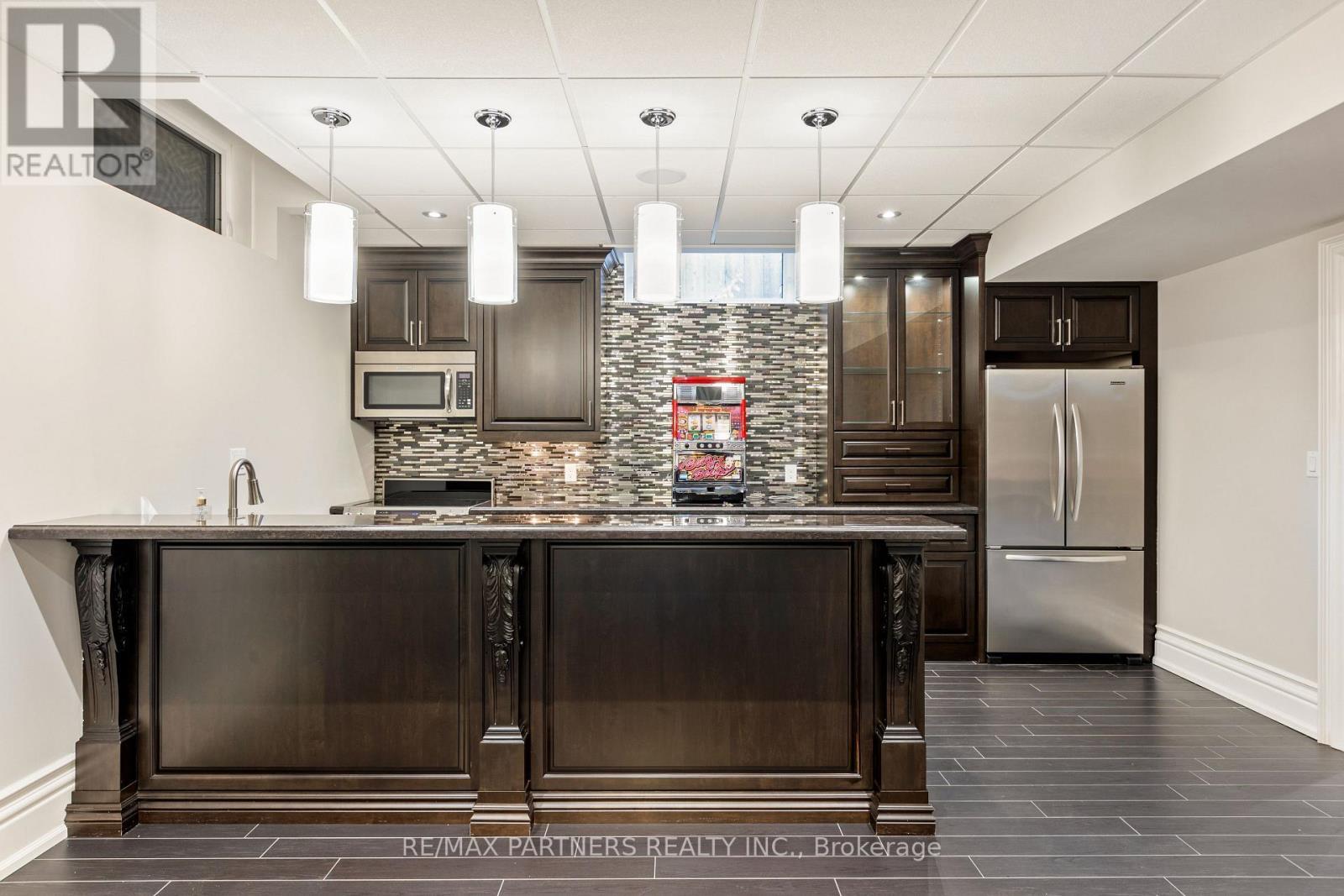 68 Maple Grove Avenue, Richmond Hill, ON - Indoor Photo Showing Kitchen With Upgraded Kitchen
