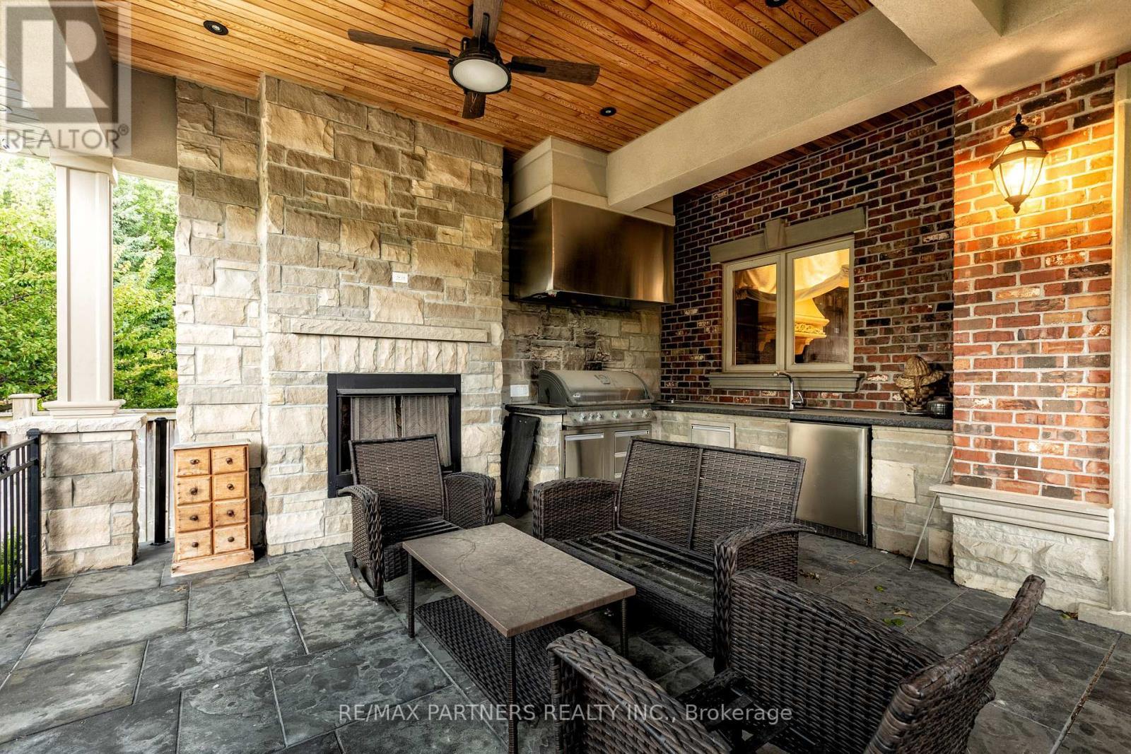 68 Maple Grove Avenue, Richmond Hill, ON - With Fireplace