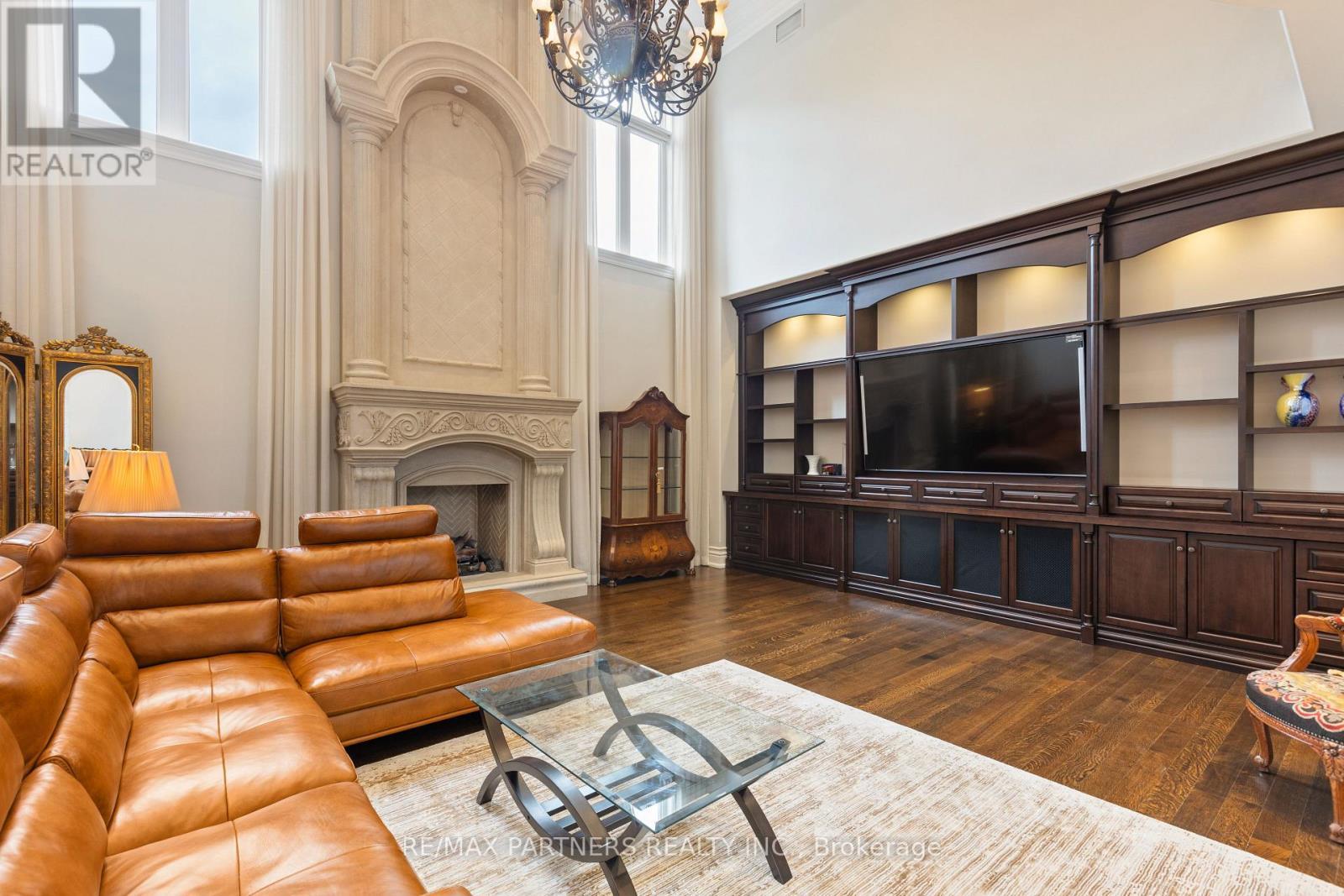 68 Maple Grove Avenue, Richmond Hill, ON - Indoor Photo Showing Living Room With Fireplace