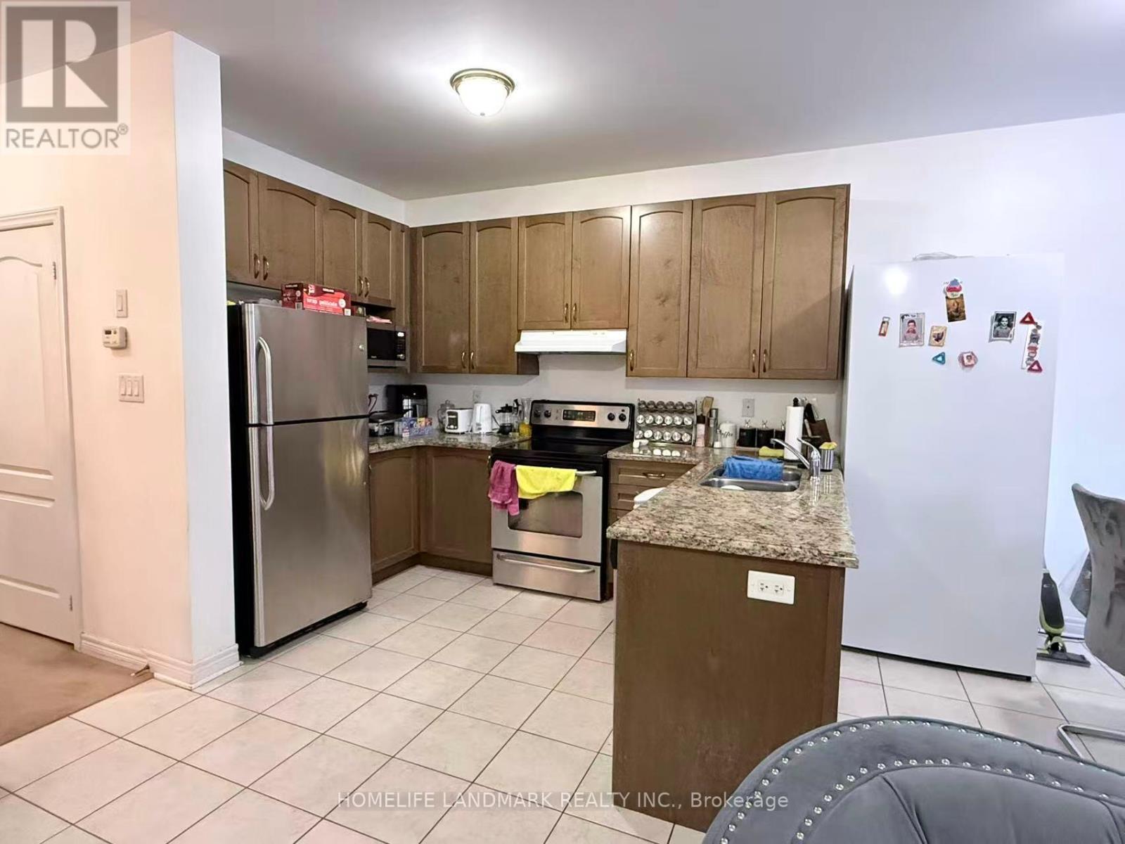 15 Sleightholme Crescent, Brampton, ON - Indoor Photo Showing Kitchen