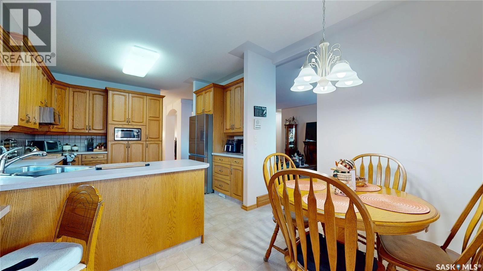 11330 Wascana Meadows, Regina, SK - Indoor Photo Showing Dining Room