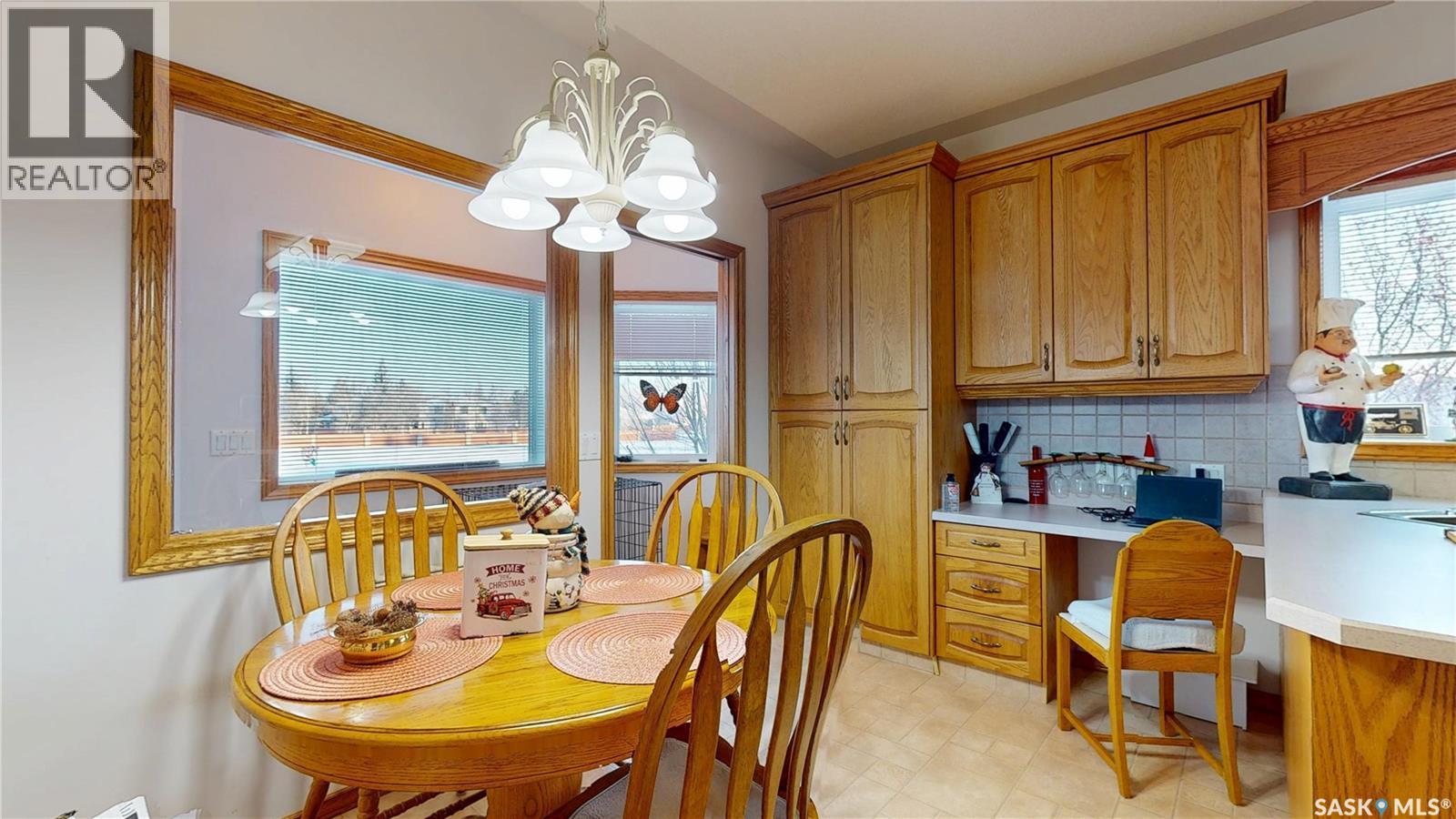 11330 Wascana Meadows, Regina, SK - Indoor Photo Showing Dining Room
