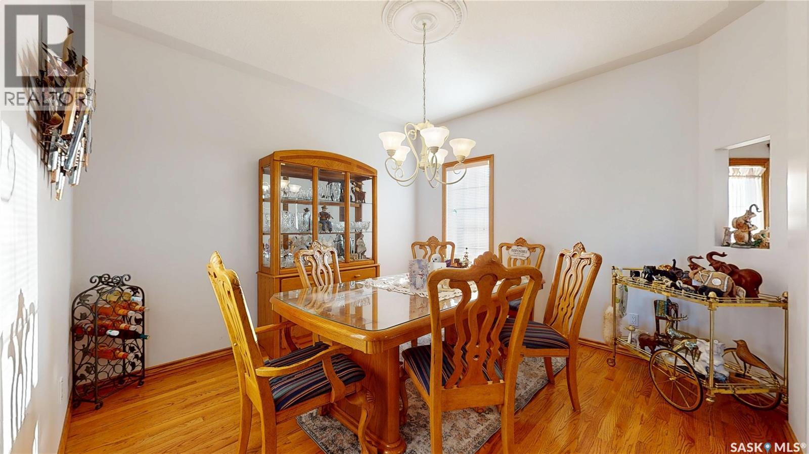 11330 Wascana Meadows, Regina, SK - Indoor Photo Showing Dining Room