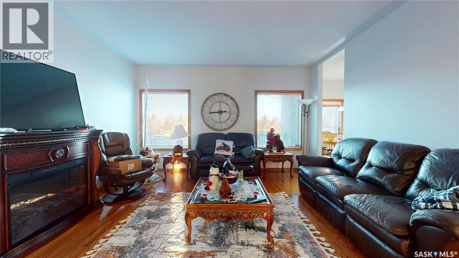 11330 Wascana Meadows, Regina, SK - Indoor Photo Showing Living Room