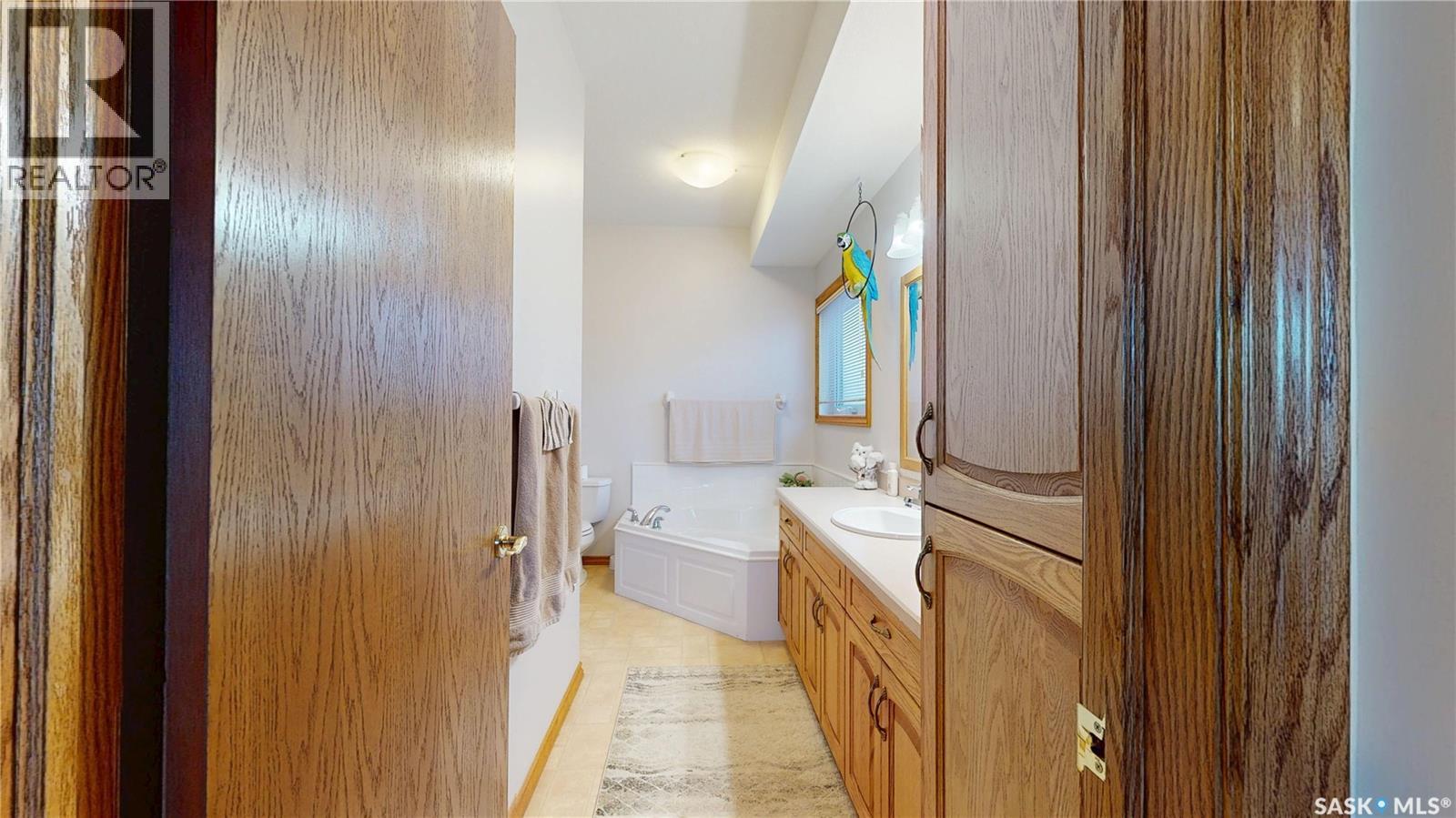 11330 Wascana Meadows, Regina, SK - Indoor Photo Showing Bathroom