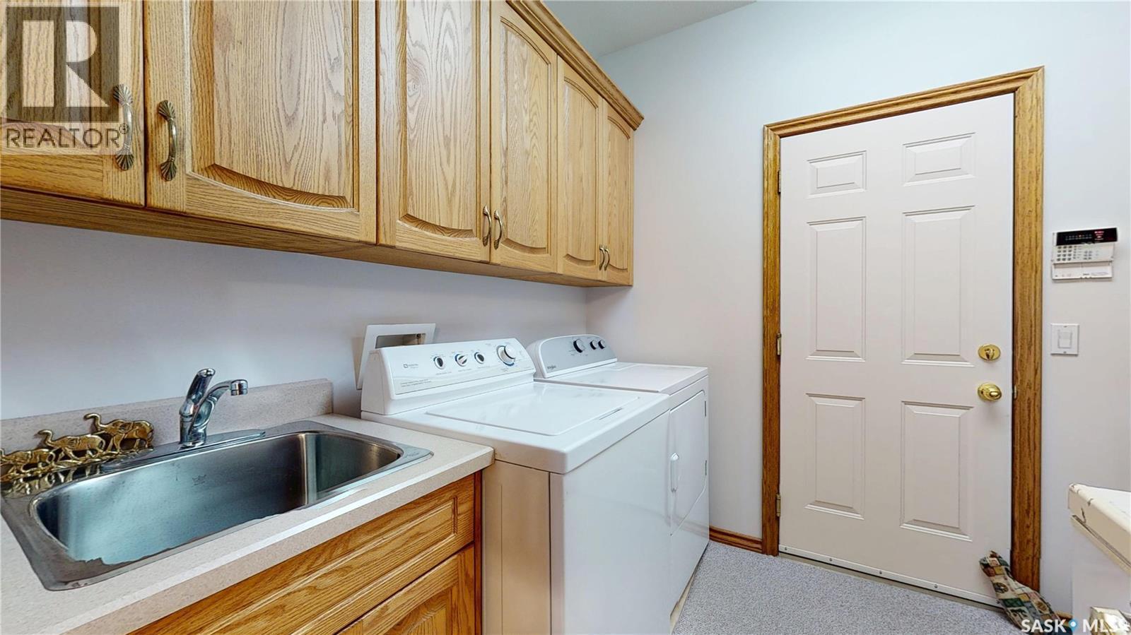 11330 Wascana Meadows, Regina, SK - Indoor Photo Showing Laundry Room