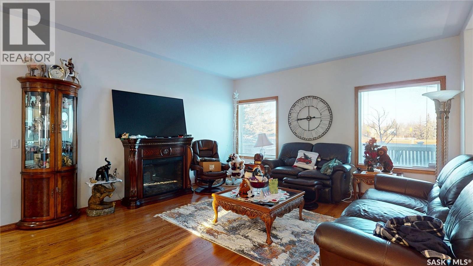 11330 Wascana Meadows, Regina, SK - Indoor Photo Showing Living Room