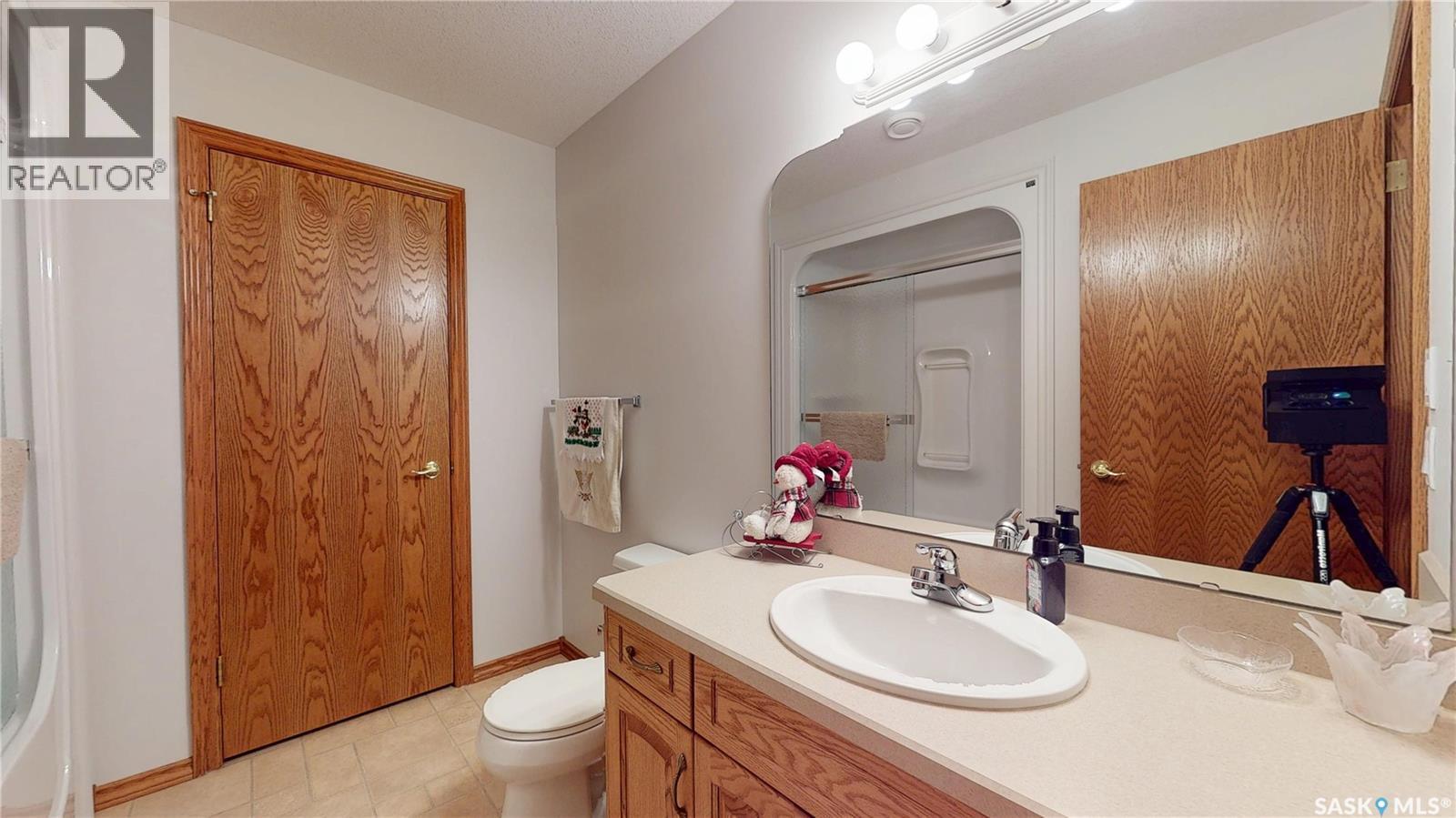 11330 Wascana Meadows, Regina, SK - Indoor Photo Showing Bathroom