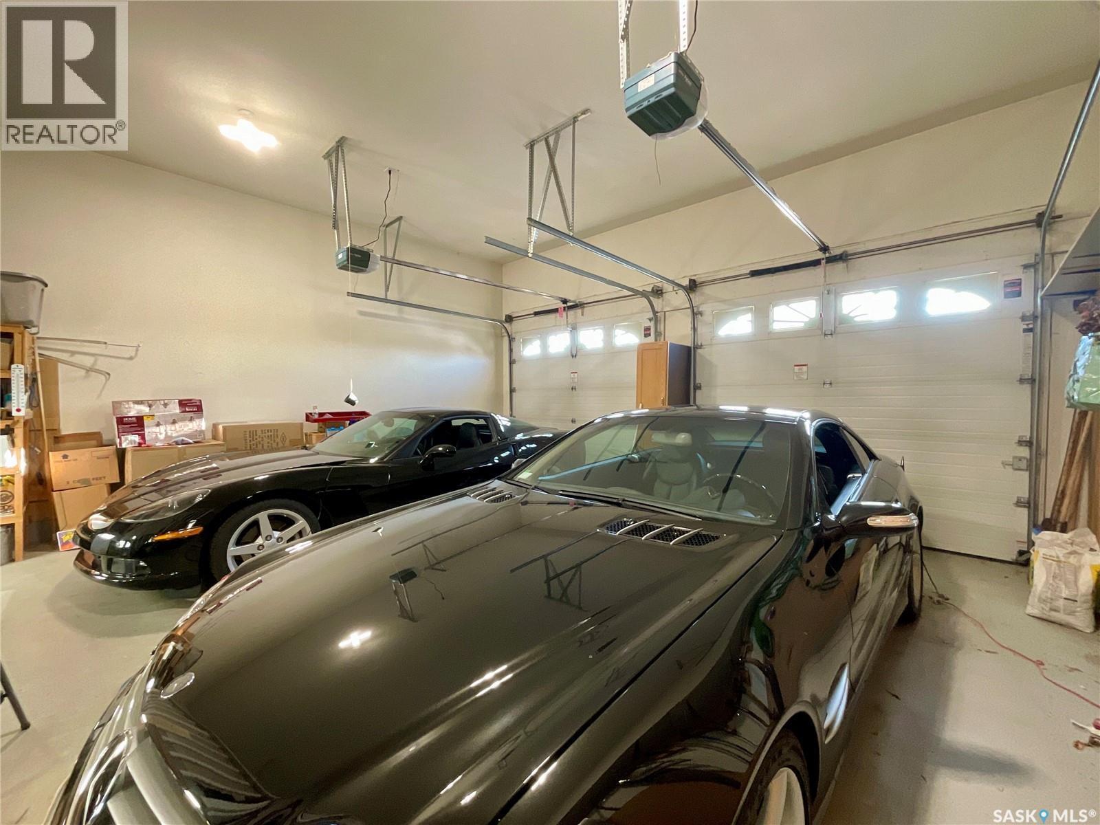 11330 Wascana Meadows, Regina, SK - Indoor Photo Showing Garage