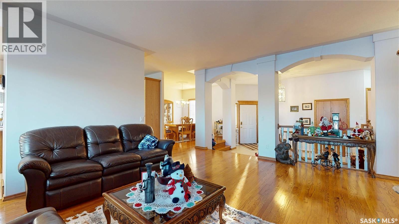 11330 Wascana Meadows, Regina, SK - Indoor Photo Showing Living Room
