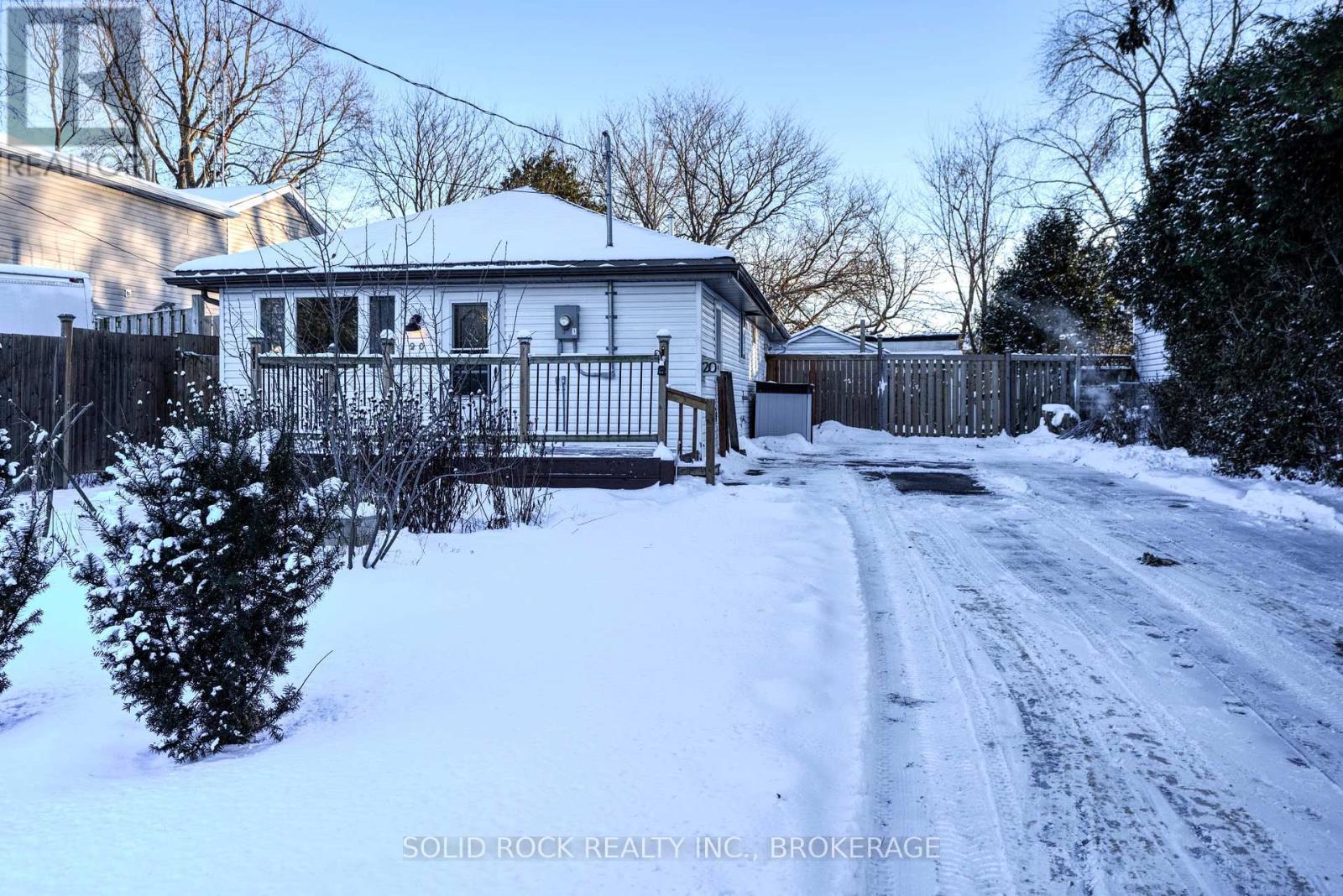 20 Maccauley Street, Kingston (Rideau), ON - Outdoor