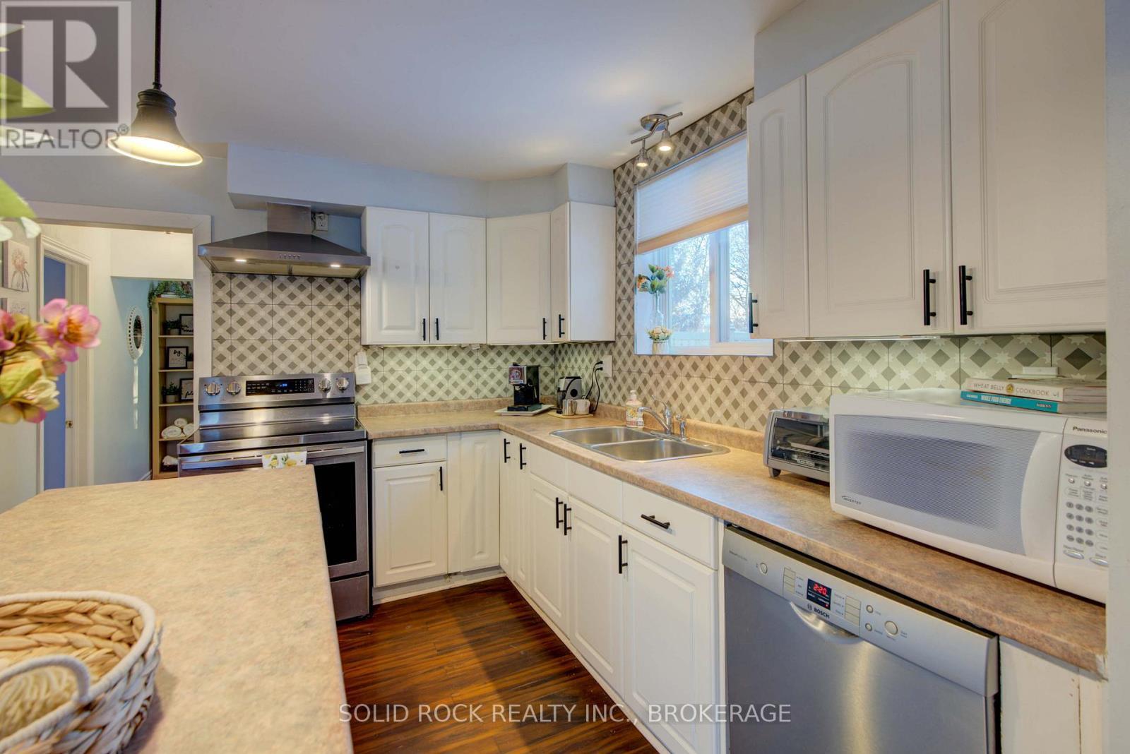 20 Maccauley Street, Kingston (Rideau), ON - Indoor Photo Showing Kitchen With Double Sink