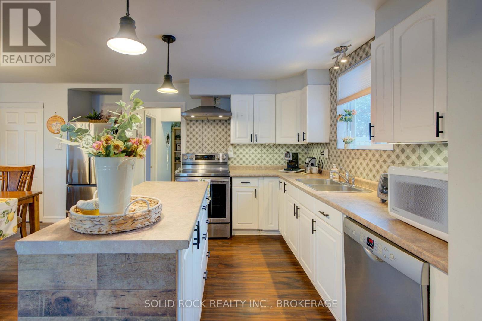 20 Maccauley Street, Kingston (Rideau), ON - Indoor Photo Showing Kitchen With Double Sink