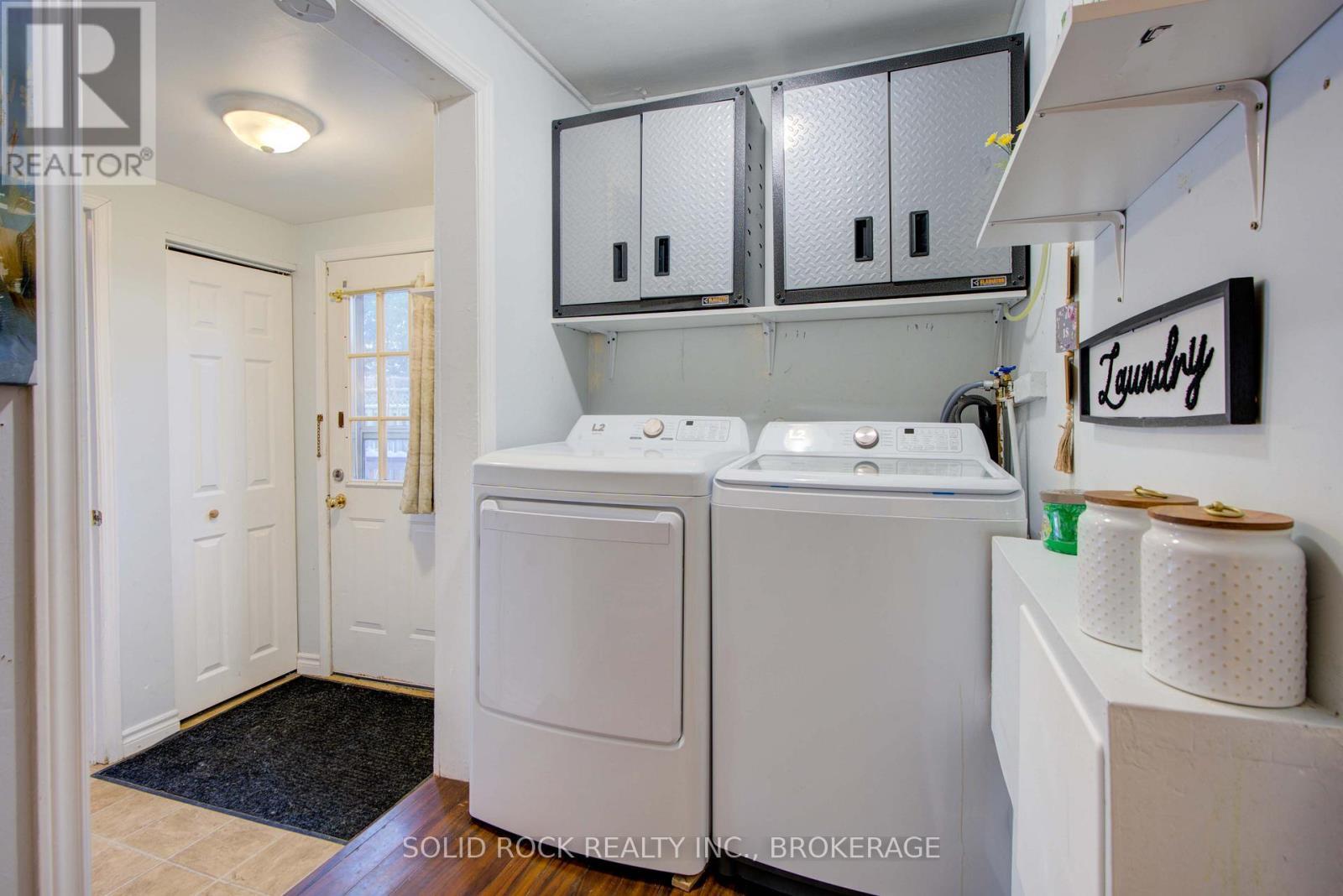 20 Maccauley Street, Kingston (Rideau), ON - Indoor Photo Showing Laundry Room