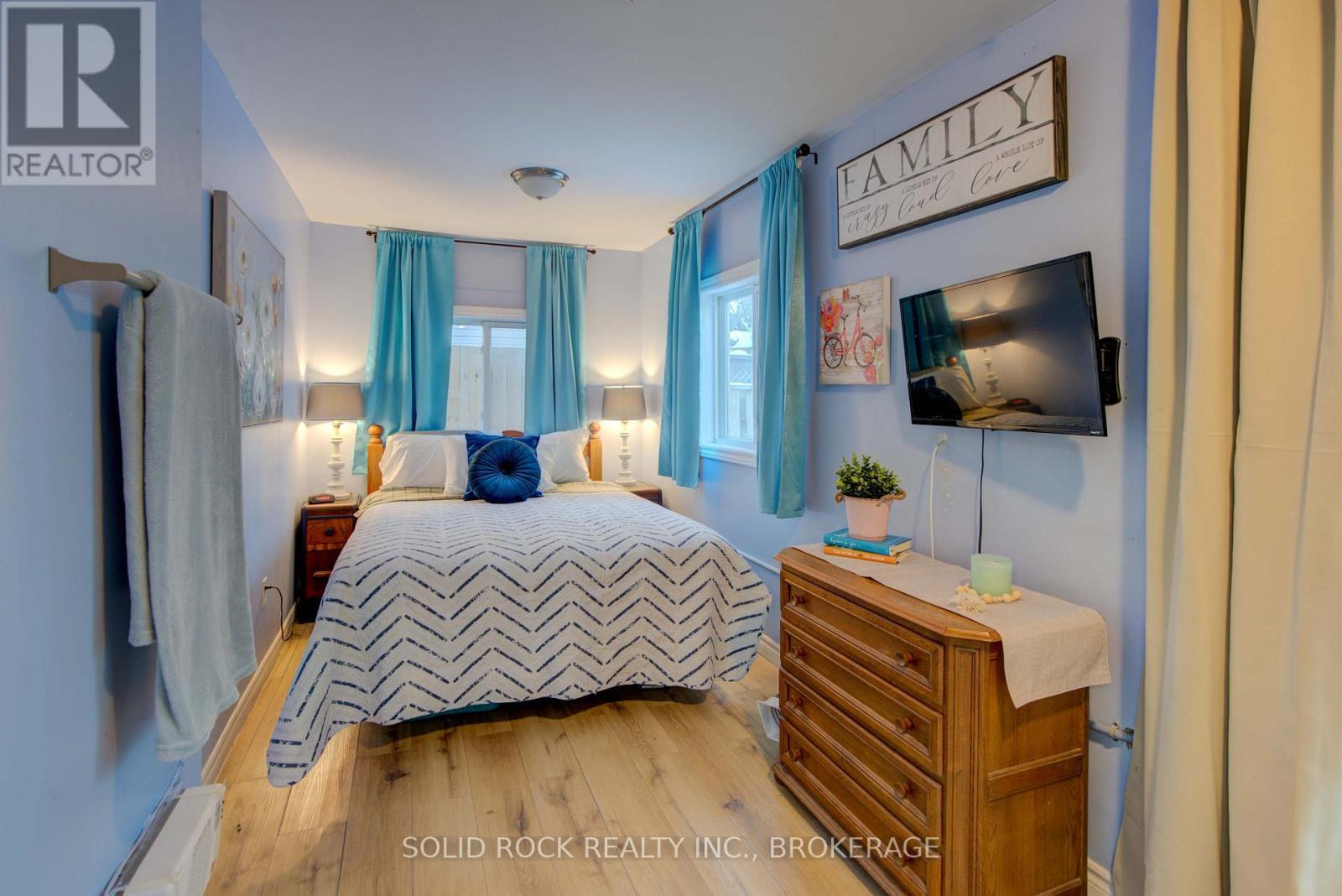 20 Maccauley Street, Kingston (Rideau), ON - Indoor Photo Showing Bedroom