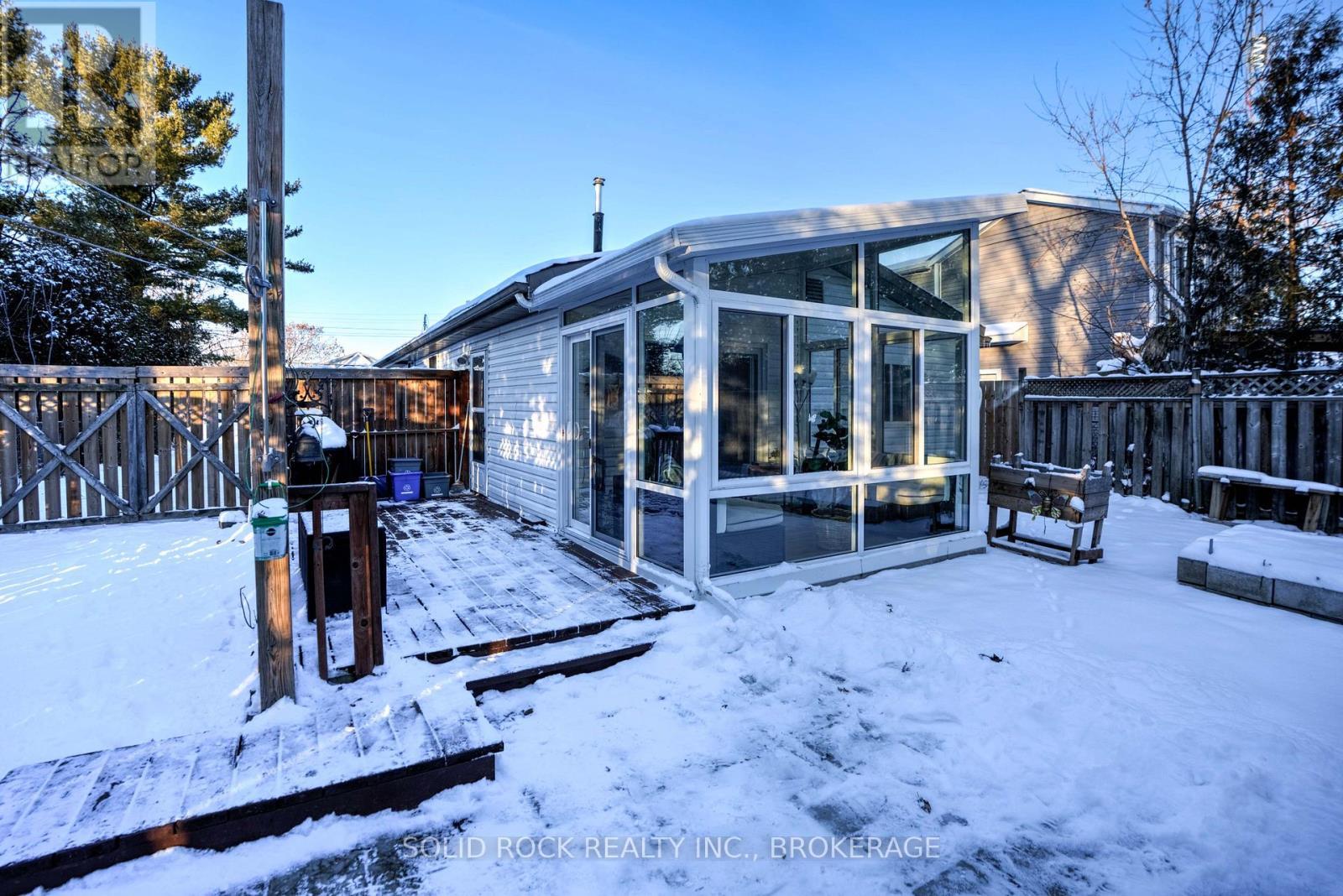 20 Maccauley Street, Kingston (Rideau), ON - Outdoor