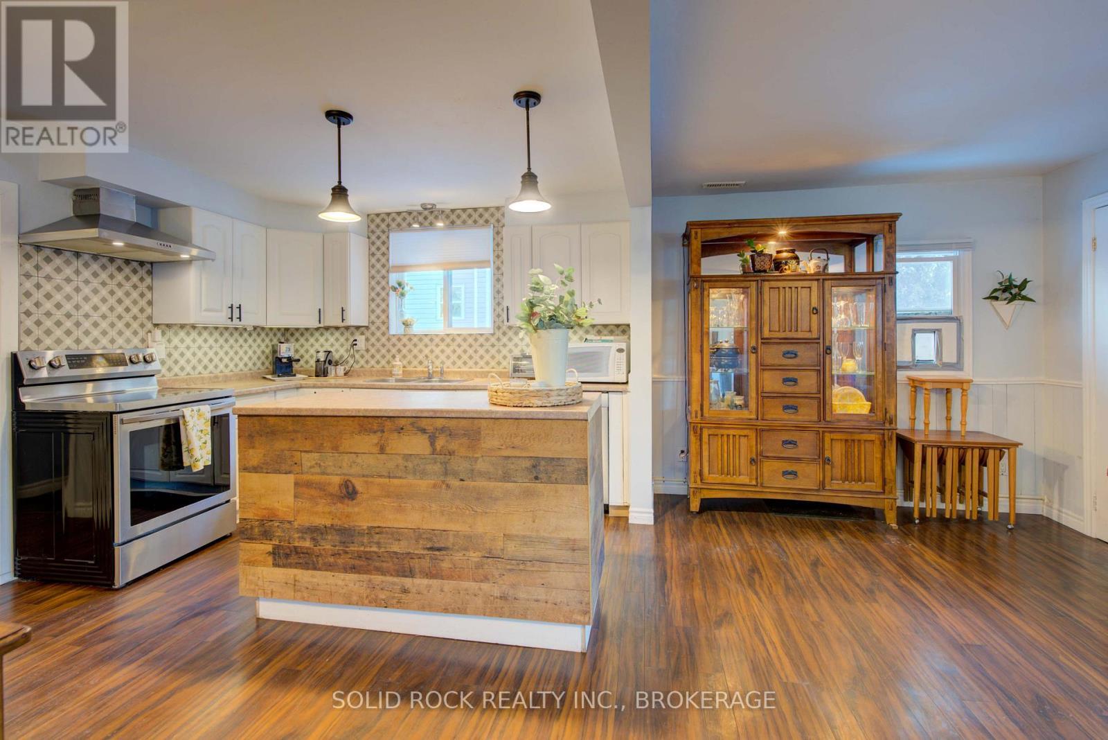 20 Maccauley Street, Kingston (Rideau), ON - Indoor Photo Showing Kitchen