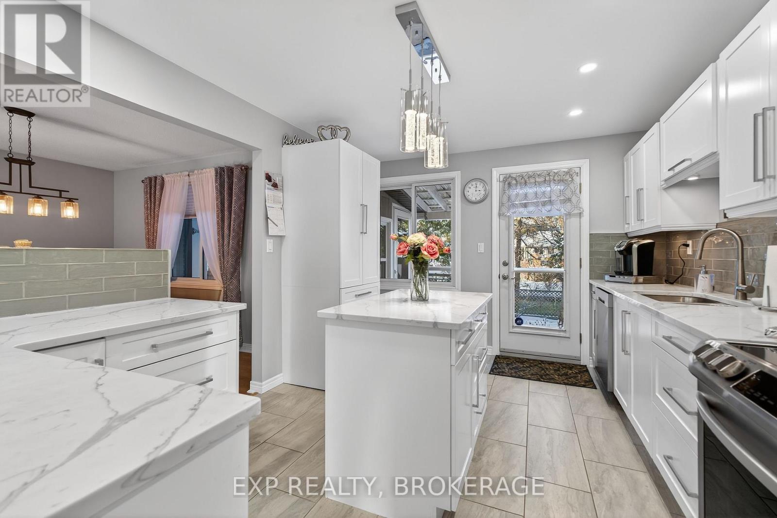 1048 Bauder Crescent, Kingston (North Of Taylor-Kidd Blvd), ON - Indoor Photo Showing Kitchen