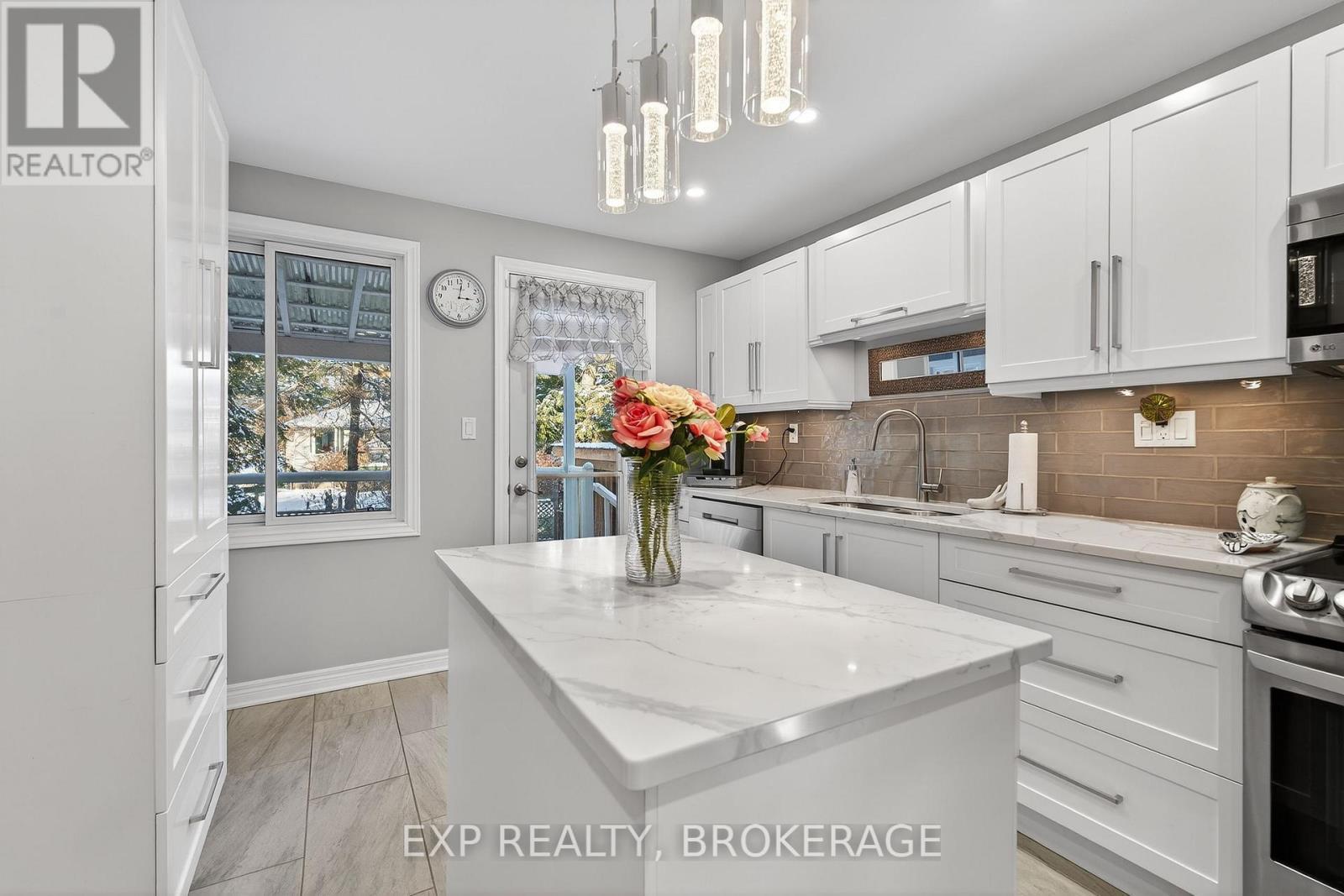 1048 Bauder Crescent, Kingston (North Of Taylor-Kidd Blvd), ON - Indoor Photo Showing Kitchen
