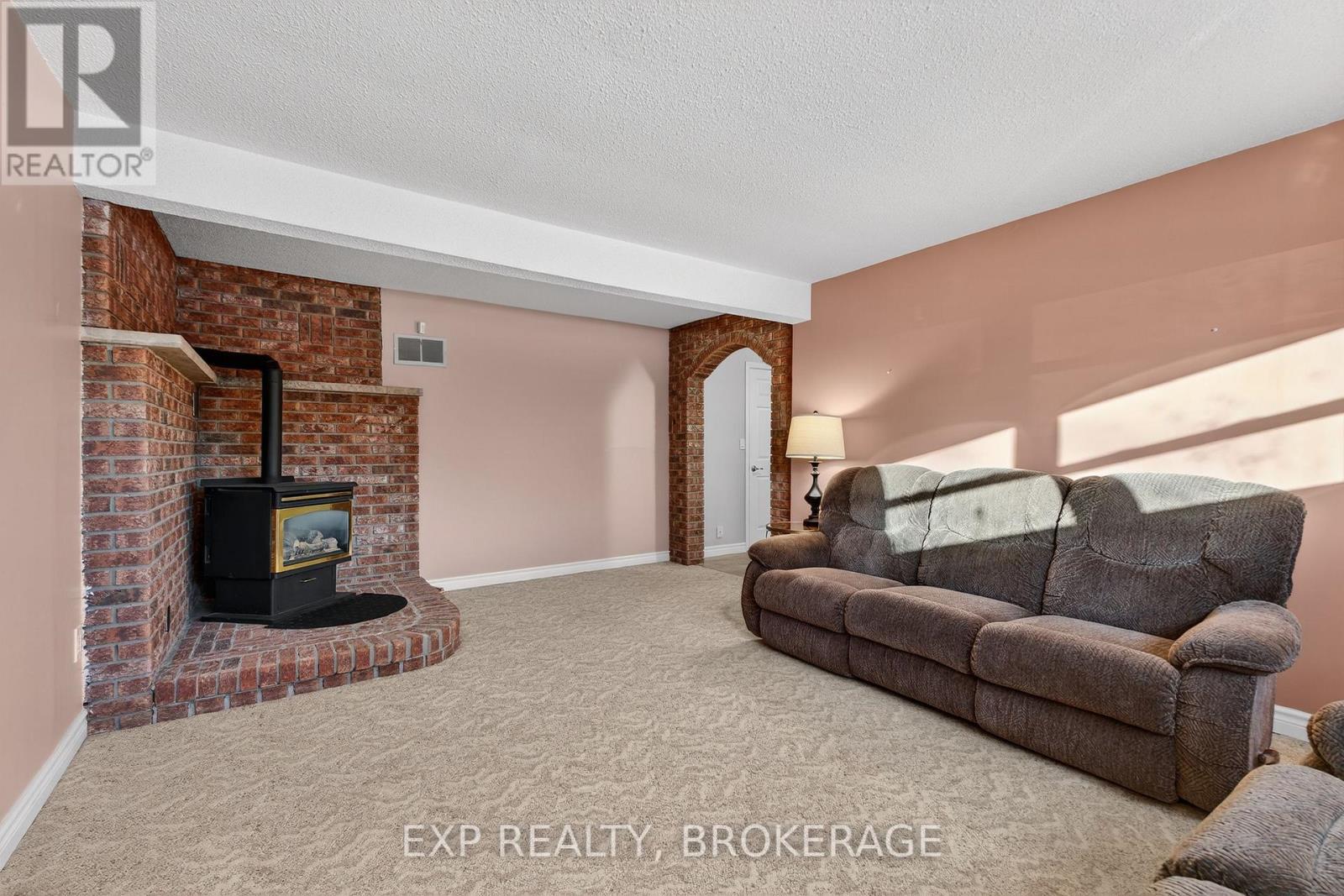 1048 Bauder Crescent, Kingston (North Of Taylor-Kidd Blvd), ON - Indoor Photo Showing Living Room With Fireplace